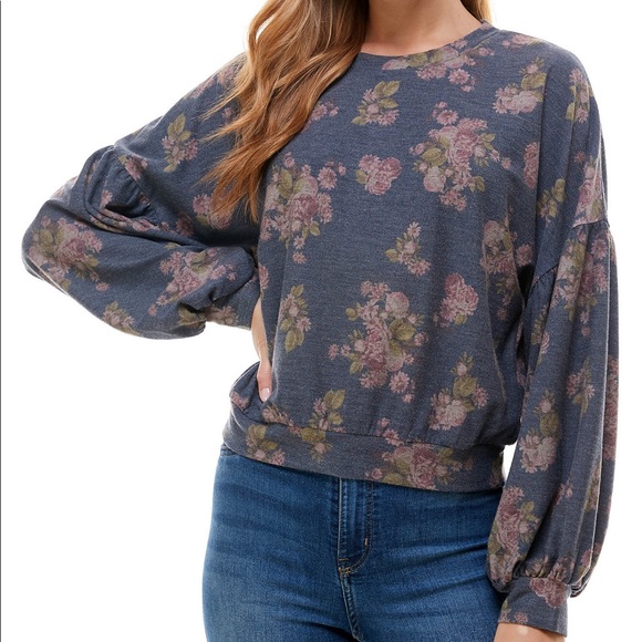 Gypsies & Moondust Tops - NWT Gypsies & Moondust Floral Puffed Sleeved Top